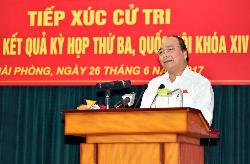 Le PM Nguyên Xuân Phuc prend la parole lors de la rencontre avec des membres du Club Bach Dang de Hai Phong. Photo: VGP.
