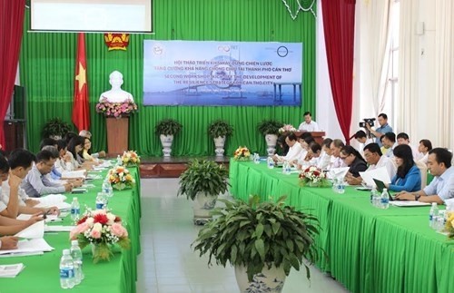 Séminaire sur la mise en œuvre de la stratégie «Intensifier les capacités de résilience aux changements climatiques de Cân Tho», mardi, à Cân Tho. Photo: VNA.