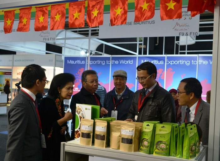 L’Ambassadeur vietnamien en Afrique du Sud, Vu Van Dung, et le chef de la délégation de promotion commerciale du Vietnam, Ngô Khai Hoàn. Photo: VOV.