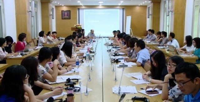 La formation «Rédaction et publication d’un article scientifique» a réuni une soixantaine d’enseignants de sept universités membres de l’AUF à Hanoï. Photo: HANU.