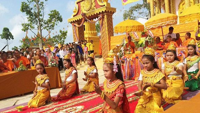 Un numéro artistique des Khmers à Bac Liêu. Photo: baclieu.gov.vn.