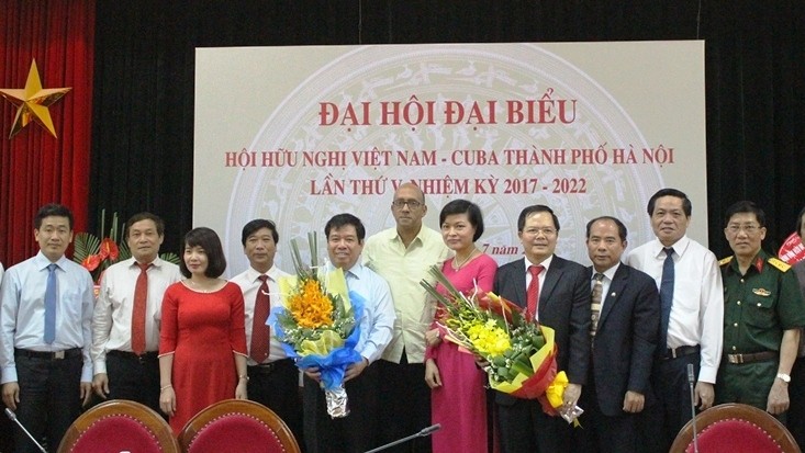 Le nouveau comité exécutif de l’Association d’Amitié Vietnam - Cuba de Hanoi (mandat 2017 - 2022). Photo: CPV.