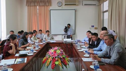 La séance de travail entre Dragon Capital Management Limited et les autorités de Cân Tho. Photo: VNA.