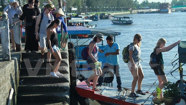 Les touristes étrangers à Cân Tho. Photo : VNA.