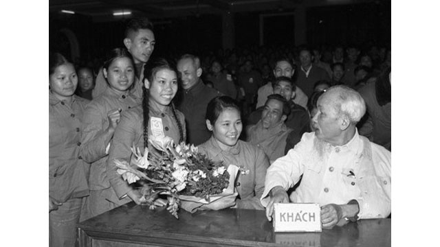 Hô Chi Minh, père du peuple vietnamien et célébrité mondiale. Photo : Archives.
