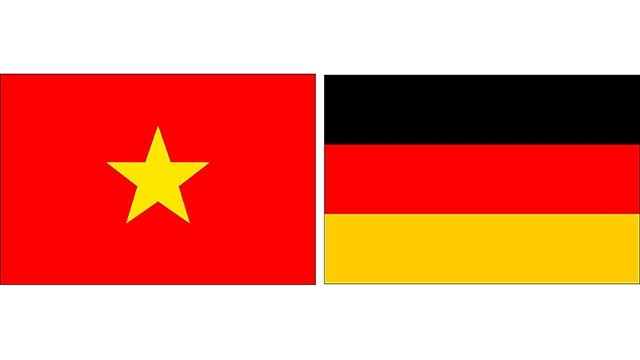 Les drapeaux du Vietnam et de l’Allemagne. Photo : NDEL.