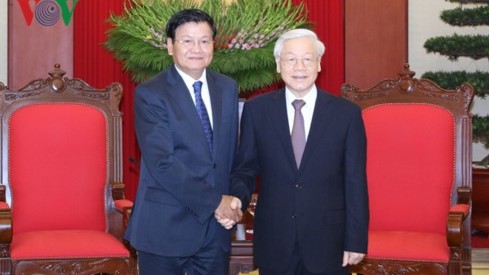 Le Secrétaire général du PCV, Nguyên Phu Trong (à droite), et le PM laotien, Thongloun Sisoulith. Photo: VOV.