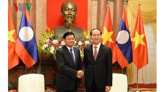 Le Président vietnamien, Trân Dai Quang (à droite), et le Premier ministre laotien, Thongloun Sisoulith. Photo : VOV.