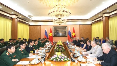 La 19e réunion du Comité inter-gouvernemental Vietnam - Russie sur la coopération technique militaire a eu lieu 12 octobre, à Hanoï. Photo : Bienphong.