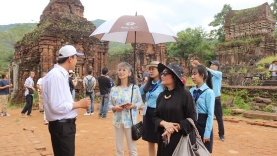 Les épouses des ministres de l'APEC visitent le patrimoine culturel de My Son, dans la province de Quang Nam. Photo: SGGP.
