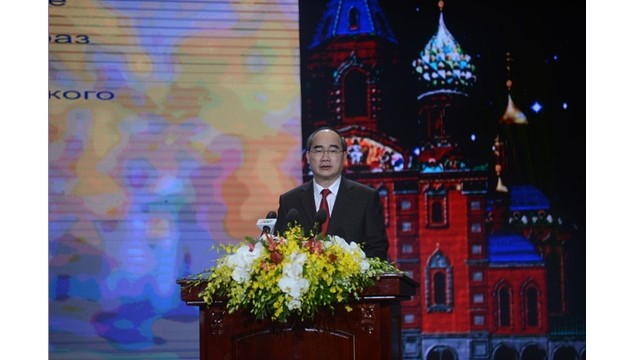Le secrétaire du Comité municipal du Parti pour Hô Chi Minh-Ville, Nguyên Thiên Nhân, s'exprime lors de l'événement « Les chansons d’Octobre russe - une confiance perpétuelle. Photo: VNA