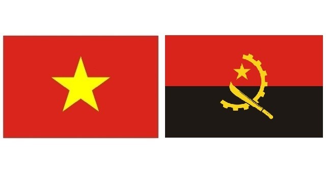les drapeaux du Vietnam et de l'Angola. Photo: NDEL