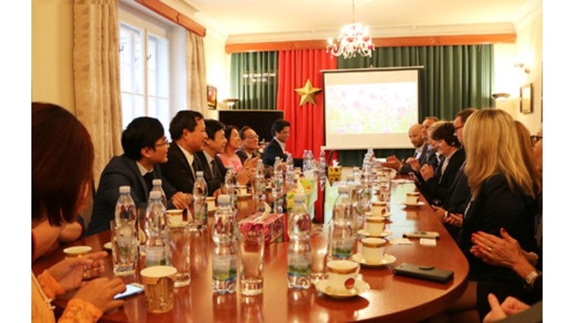Les représentants des entreprises touristiques tchèques suggèrent des solutions pour promouvoir le tourisme vietnamien dans leur pays. 