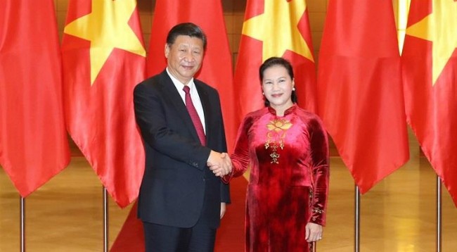 La Présidente de l’Assemblée nationale vietnamienne, Nguyên Thi Kim Ngân, et le Secrétaire général du Parti communiste chinois (PCC) et Président de la Chine, Xi Jinping. Photo : quochoi.vn. 