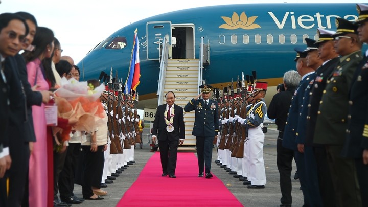 Le Premier ministre Nguyên Xuân Phuc est arrivé dimanche après-midi aux Philippines. Photo : VGP.
