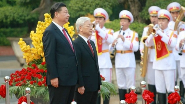  Le Secrétaire général du Comité central du PCV, Nguyên Phu Trong, a organisé une cérémonie d'accueil en l'honneur du dirigeant chinois Xi Jinping. Photo : nld.com.vn.