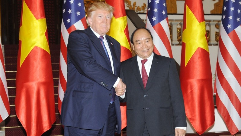 Le PM vietnamien Nguyên Xuân Phuc (à droite) et le Président américain Donald Trump. Photo: TRAN HAI/NDEL.