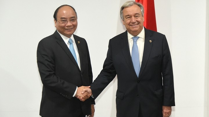 Le Premier ministre vietnamien Nguyên Xuân Phuc (à gauche) et le Secrétaire général de l'ONU, Antonio Guterres. Photo : VGP.