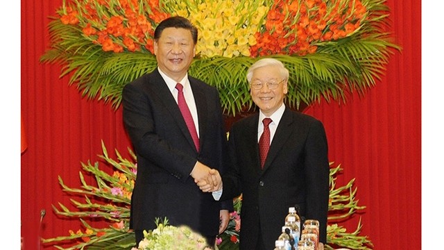 Le Secrétaire général du Parti communiste du Vietnam, Nguyên Phu Trong (à droite) a reçu le 12 novembre, à Hanoi, le Secrétaire général du PCC et Président,  Xi Jinping. Photo : VNA.