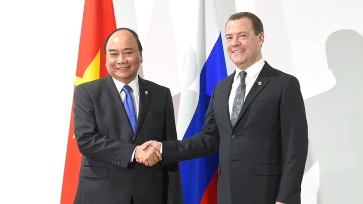 Le Premier ministre vietnamien Nguyên Xuân Phuc (à gauche) et son homologue russe Dmitry Medvedev. Photo : VGP.