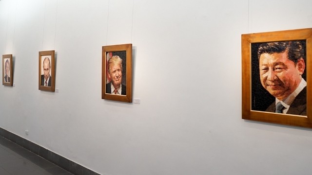 Les portraits du Secrétaire général du PCC et Président Xi Jinping; du Président américain Donald Trump; du Président russe Vladimir Putine et de la Présidente chilienne Michelle Bachelet Jeria. Photo : hanoimoi.com.vn.