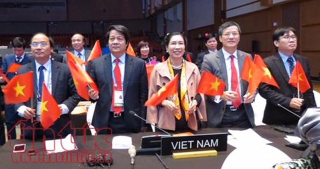 La délégation vietnamienne lors de la session. Photo : VNA