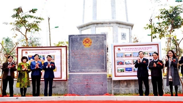 Cérémonie d'inauguration du mât du drapeau de Lung Pô, le 16 décembre, à Lào Cai. Photo: NDEL. 