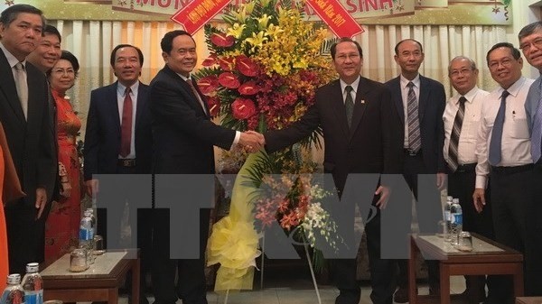 Le président du CC du FPV, Trân Thanh Mân, à la rencontre des dignitaires catholiques de Hô Chi Minh-Ville. Photo: VNA.  