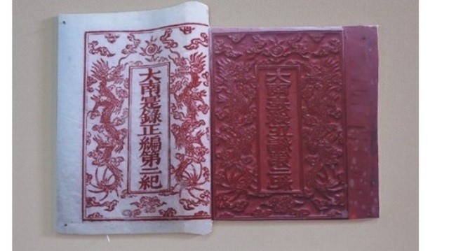 Une tablette de bois de la dynastie des Nguyên. Photo : VGP.