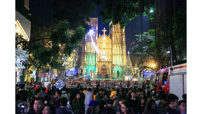 La cathédrale Saint-Joseph de Hanoi la nuit de Noël. Photo : VNA