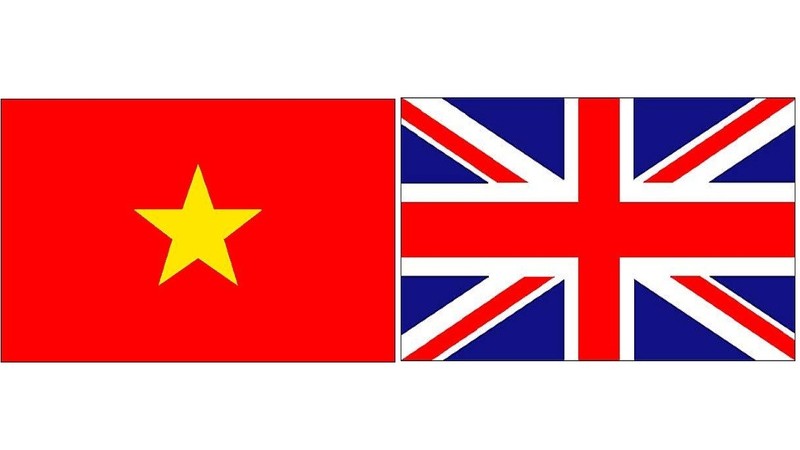Drapeau du Vietnam et du Royaume-Uni. Photo: NDEL.