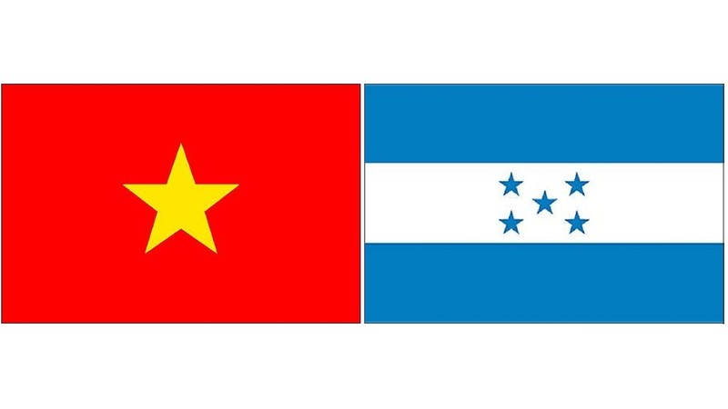Les drapeaux du Vietnam et du Honduras. Photo : NDEL.