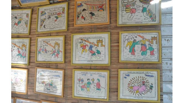 Les Peintures originales pleines de couleurs affichées sur le mur. Photo: https://baotainguyenmoitruong.vn