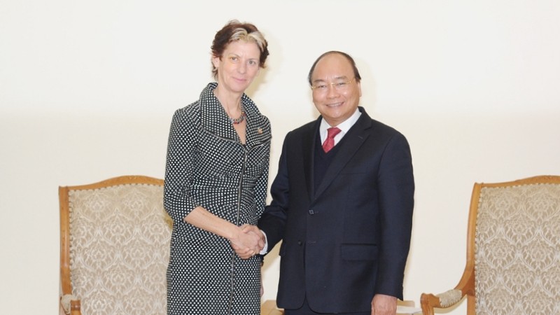 Le PM Nguyên Xuân Phuc (à droite) et l’assistante du SG des Nations unies, Gerda Verburg. Photo: Trân Hai/NDEL.