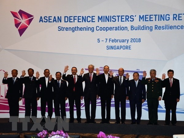 Les participants de la conférence restreinte des ministres de la Défense de l'ASEAN à Singapour. Photo : VNA.