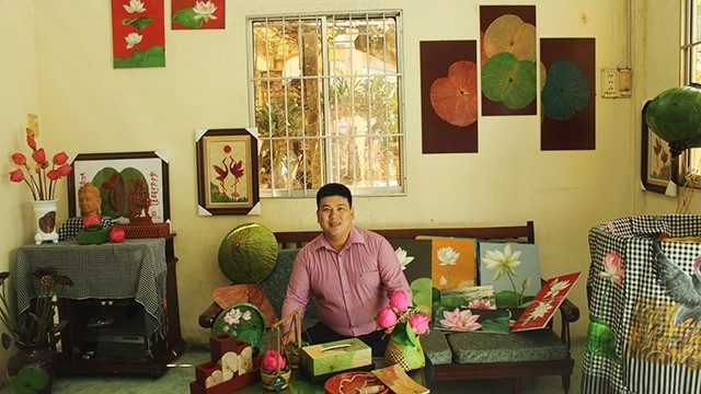 Ngô Chi Công et ses produits. Photo: NDEL.