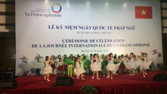 Un numéro artistique des élèves de l'École primaire Doàn Thi Diêm à Hanoï pour céléber la Fête de la Francophonie 2018. Photo : VOV