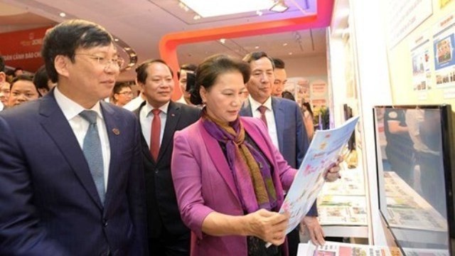 La Présidente de l'AN, Nguyên Thi Kim Ngân, a visité le 16 mars, à la Fête nationale de la presse 2018. Photo : qdnd.vn