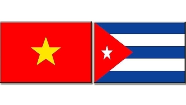Les drapeaux du Vietnam et de Cuba. Photo: NDEL.