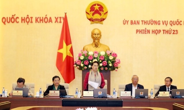 La Présidente de l’AN Nguyên Thi Kim Ngân s’exprime en ouverture de la 23e session du Comité permanent, le 10 avril à Hanoi. Photo : NDEL