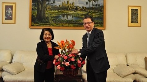 L’ambassadeur vietnamien en Chine, Dang Minh Khôi (à droite), et son homologue cambodgienne Khek M. Caimealy. Photo: VOV.