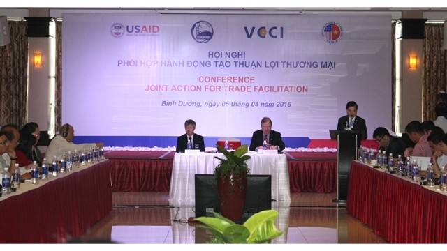 Une conférence organisée conjointement par la VCCI et l’USAID. Photo : baobinhduong.vn.