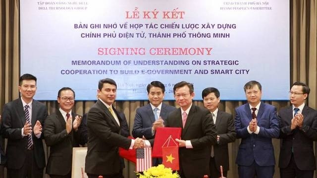 Cérémonie de signature du mémorandum de coopération entre Hanoi et le groupe DELL. Photo : hanoimoi.com.vn.