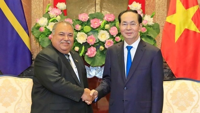 Le Président du Vietnam, Trân Dai Quang (à droite), et son homologue nauruan, Baron Divavesi Waqa, le 28 juin à Hanoi. Photo : VNA.