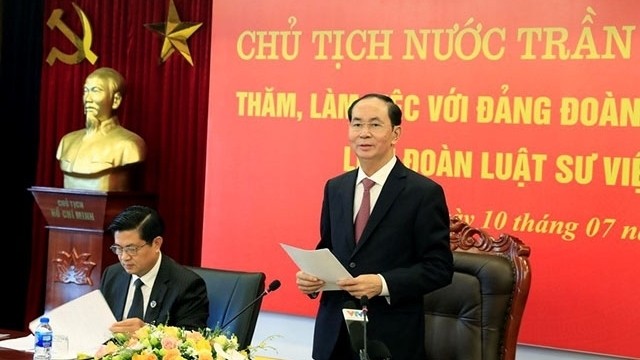 Le Président du Vietnam, Trân Dai Quang (debout), lors de la séance de travail avec avec la délégation du Parti et la permanence de la VBF. Photo : VNA.