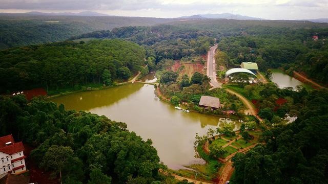 Mang Den relève du district de Kong Plông, dans la province de Kon Tum. Photo : doanhnghiepvn.vn