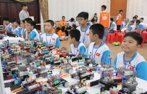 Près de 150 élèves au concours robotique IYRC Vietnam 2018