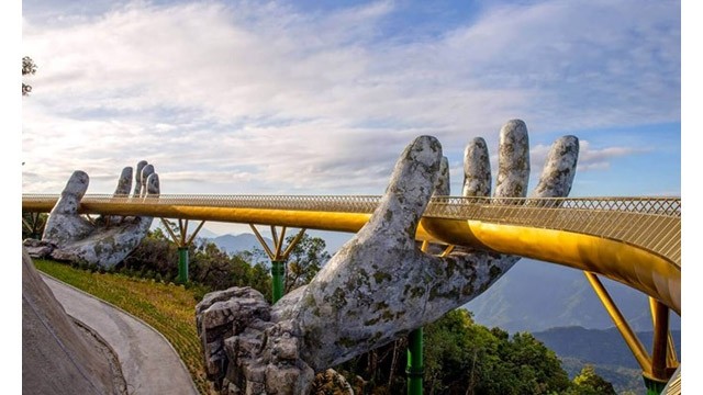 Le pont d’Or (Golden Bridge ou Câu Vàng en vietnamien) est l'un des ponts piétonniers les plus impressionnants au monde. Photo : theguardian.com 
