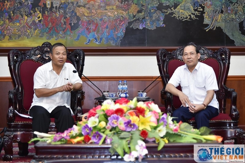 Le vice-ministre vietnamien des Affaires étrangères, Vu Hông Nam, et le vice-président du Comité populaire de Phu Tho, Hoàng Công Thuy. Photo : Baoquocte.
