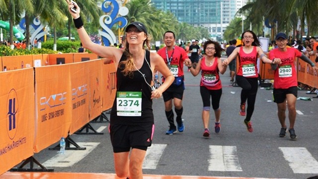 Le Marathon international de Da Nang attire de nombreux coureurs vietnamiens et étrangers. Photo : VGP